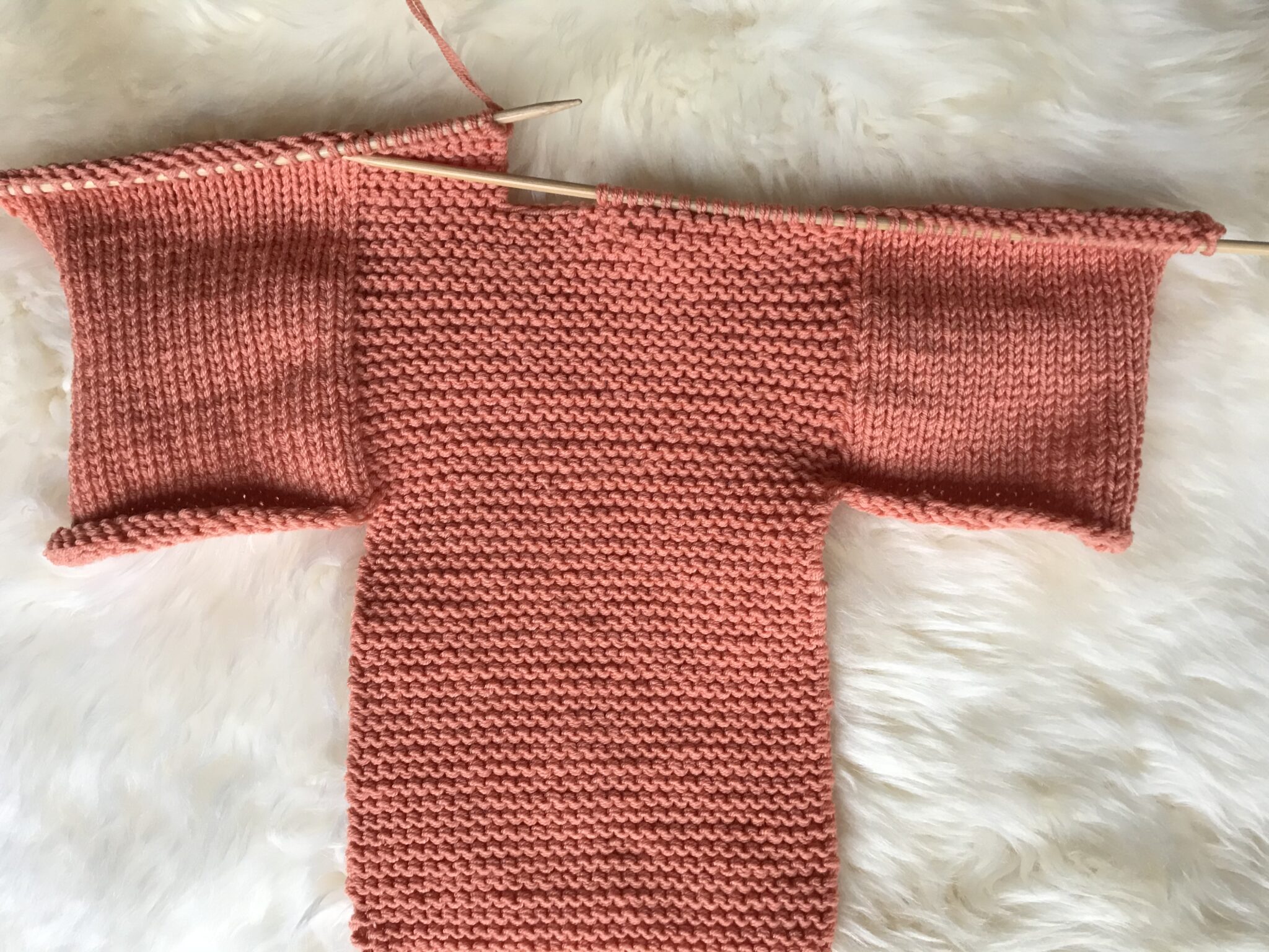 Babyjacke In Einem Stück Stricken Anleitung Kostenlos stricken-online.com