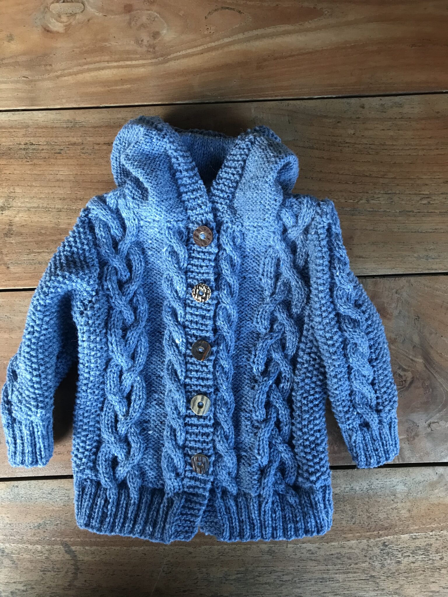 Strickanleitung Babyjacke Mit Kapuze Zopfmuster Babyjacke Stricken