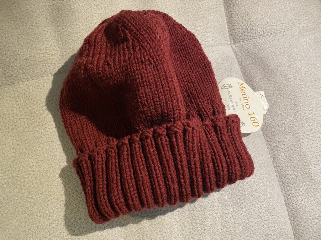 Männermütze stricken im angesagten Modestil aus weicher Merinowolle