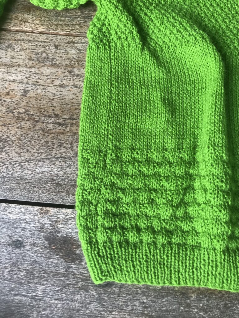 Strickteile auf der Vorderseite zusammenfügen - Matratzenstich