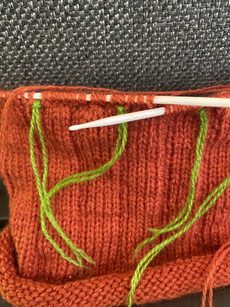 Wollfäden-Markierer machen das Abnehmen und Zählen beim Stricken leichter
