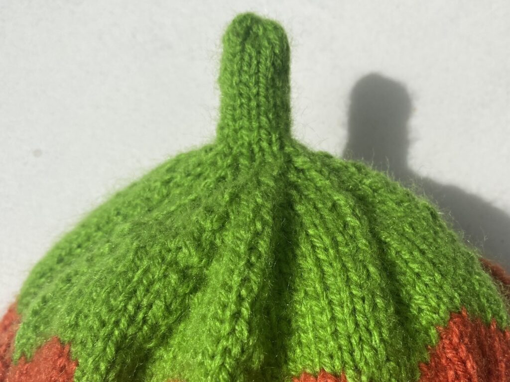 Abnehmen beim Stricken - 2 Maschen rechts zusammenstricken