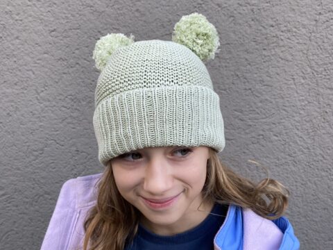 Einfach cool, so eine Mütze mit zwei Bommeln!