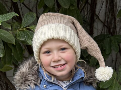 Wichtelmütze stricken Wichtelmütze stricken - Zipfelmütze in beige-weiß