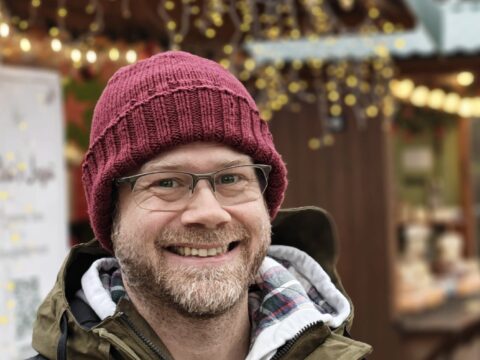 Männermütze stricken Männermütze stricken mit kostenloser Strickanleitung. Modische Männermütze glatt rechts gestrickt mit Umschlag. Stricken macht Spaß!