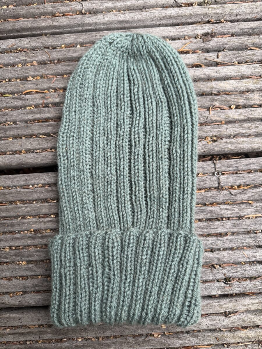 Männermütze XXL ! Gefragt sind grob gestrickte Herrenmützen, man sieht heuer sehr viele Mützen im Rippstrick mit breitem Umschlag.